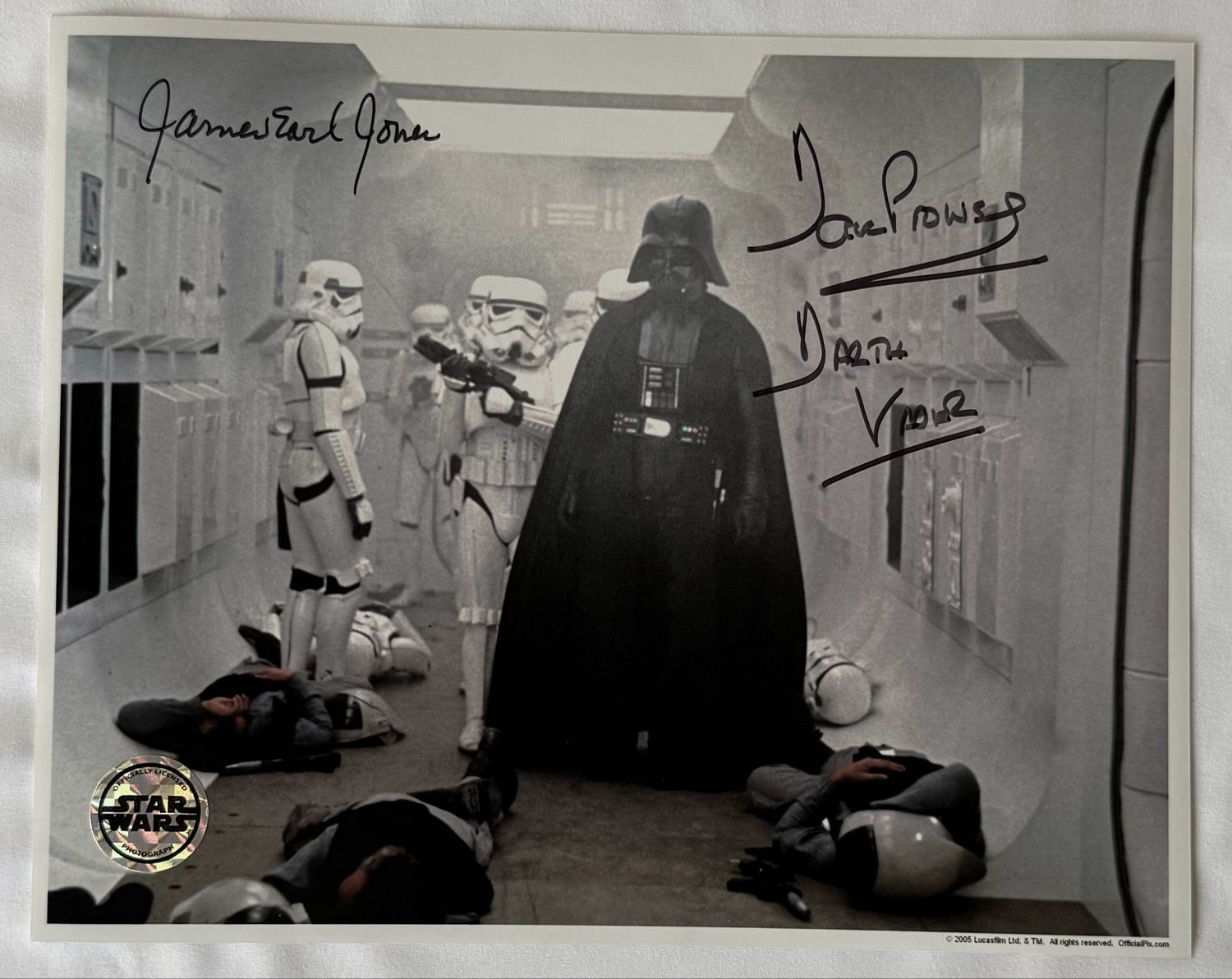 OFFICIAL PIX DARTH VADER 8X10 PHOTO SIGNED BY DAVE PROWSE AND JAMES EARL JONES