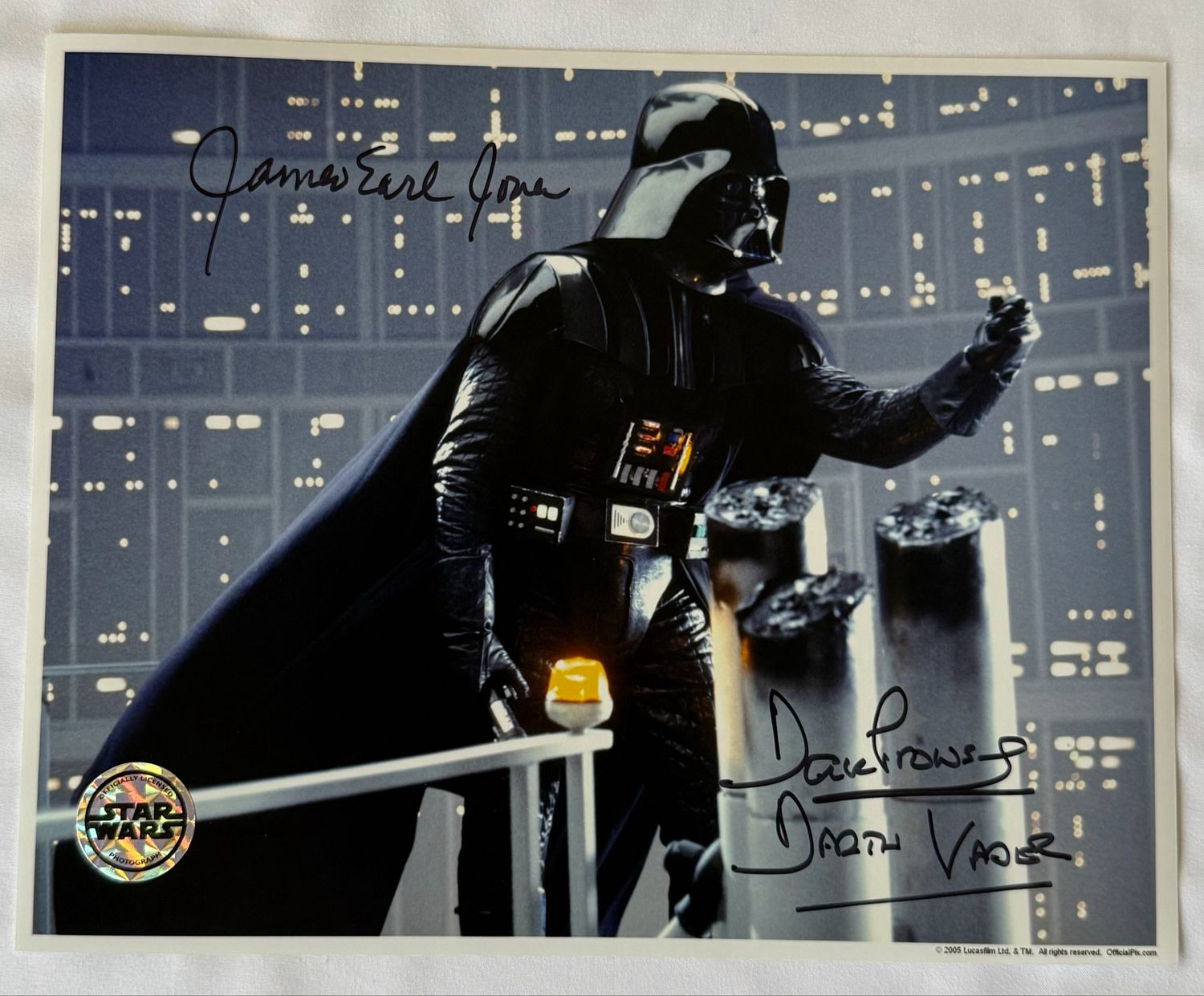 OFFICIAL PIX DARTH VADER 8X10 PHOTO SIGNED BY DAVE PROWSE AND JAMES EARL JONES