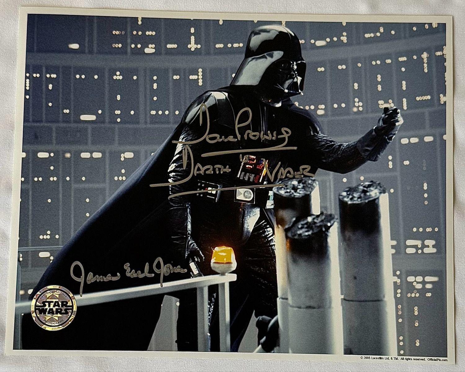 OFFICIAL PIX DARTH VADER 8X10 PHOTO SIGNED BY DAVE PROWSE AND JAMES EARL JONES