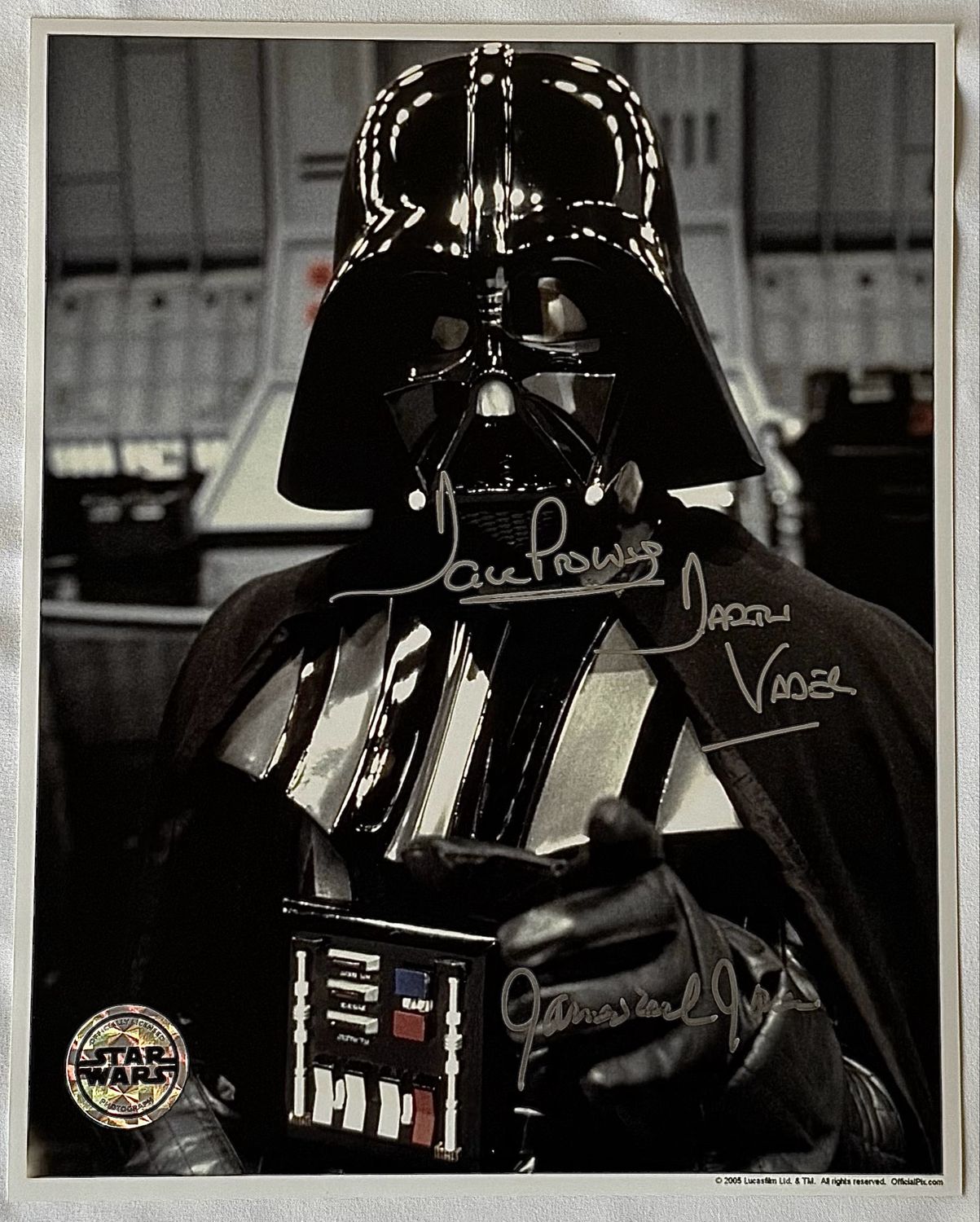 OFFICIAL PIX DARTH VADER 8X10 PHOTO SIGNED BY DAVE PROWSE AND JAMES EARL JONES
