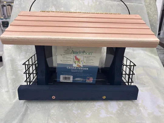 Deluxe Wooden Ranch Feeder w Suet Cage