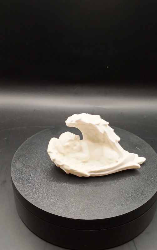 Engel Figur  schlafend aus Kunststoff 