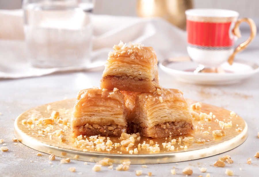 Faruk Gullu Gulluoglu Cevizli Baklava / Walnut Baklava 5.5lb
