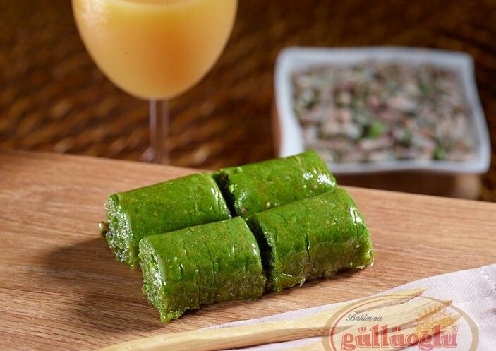 Faruk Gullu Gulluoglu Fistikli Dolama Pistachio Rolls 2lb