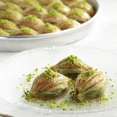 Mado ICE-MAR Fistikli Midye Baklava 1lb - Mussel Baklava With Pistachio By Mado - Hand Made