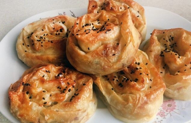 FARUK GULLU Gulluoglu Kiymali Gul Boregi - Rolled Beef Pastry 800g