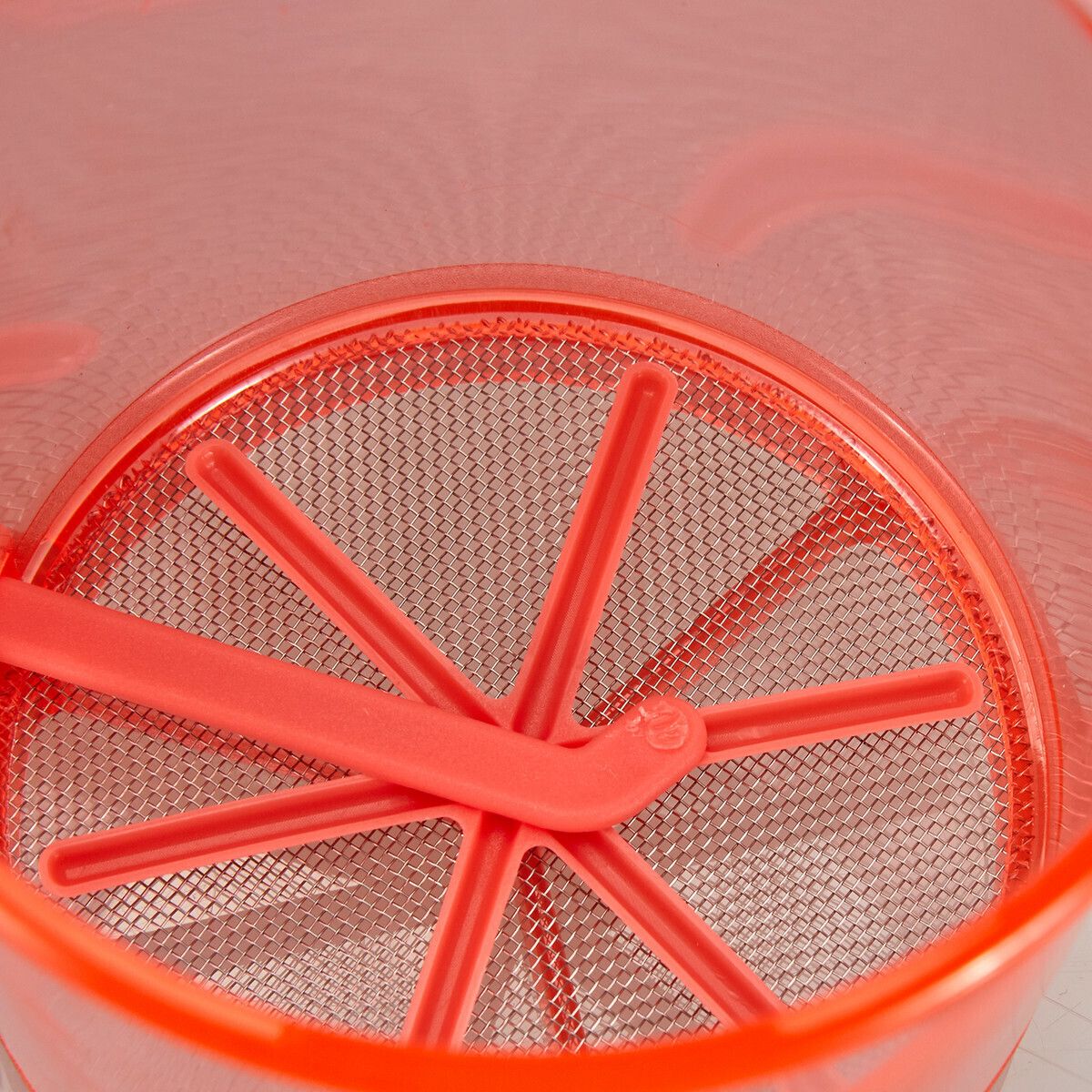 Crick Crack Un Elegi Flour Sieve