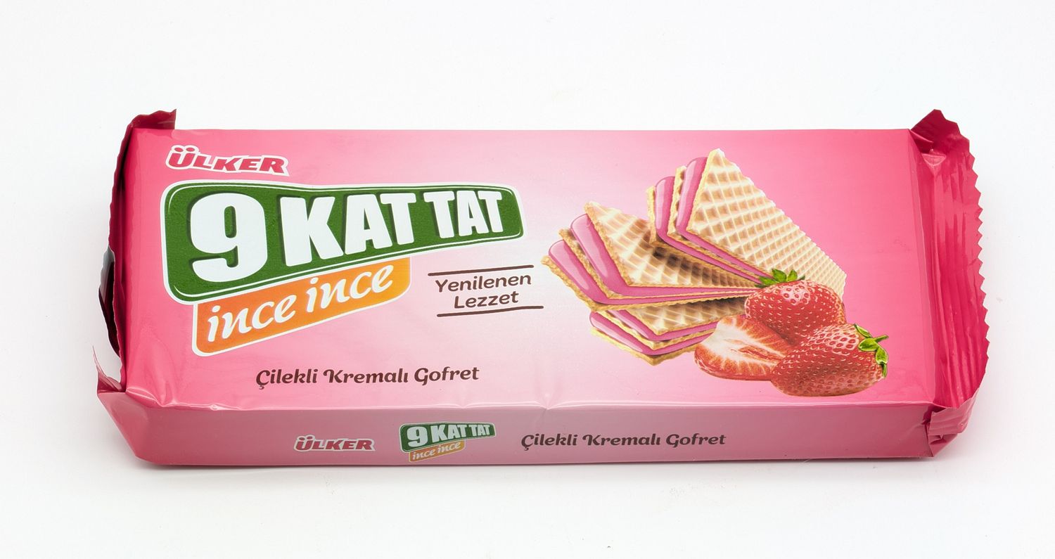 ULKER 9 Kat Tat Strawberry Cream Wafer 114g