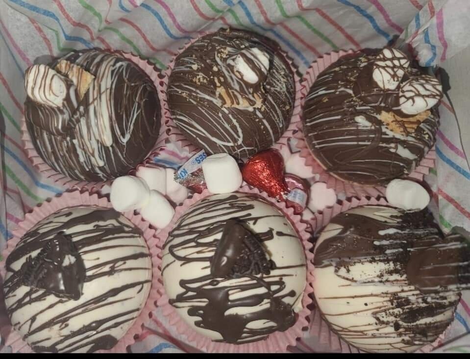 Cocoa bombs (Holiday Themed)