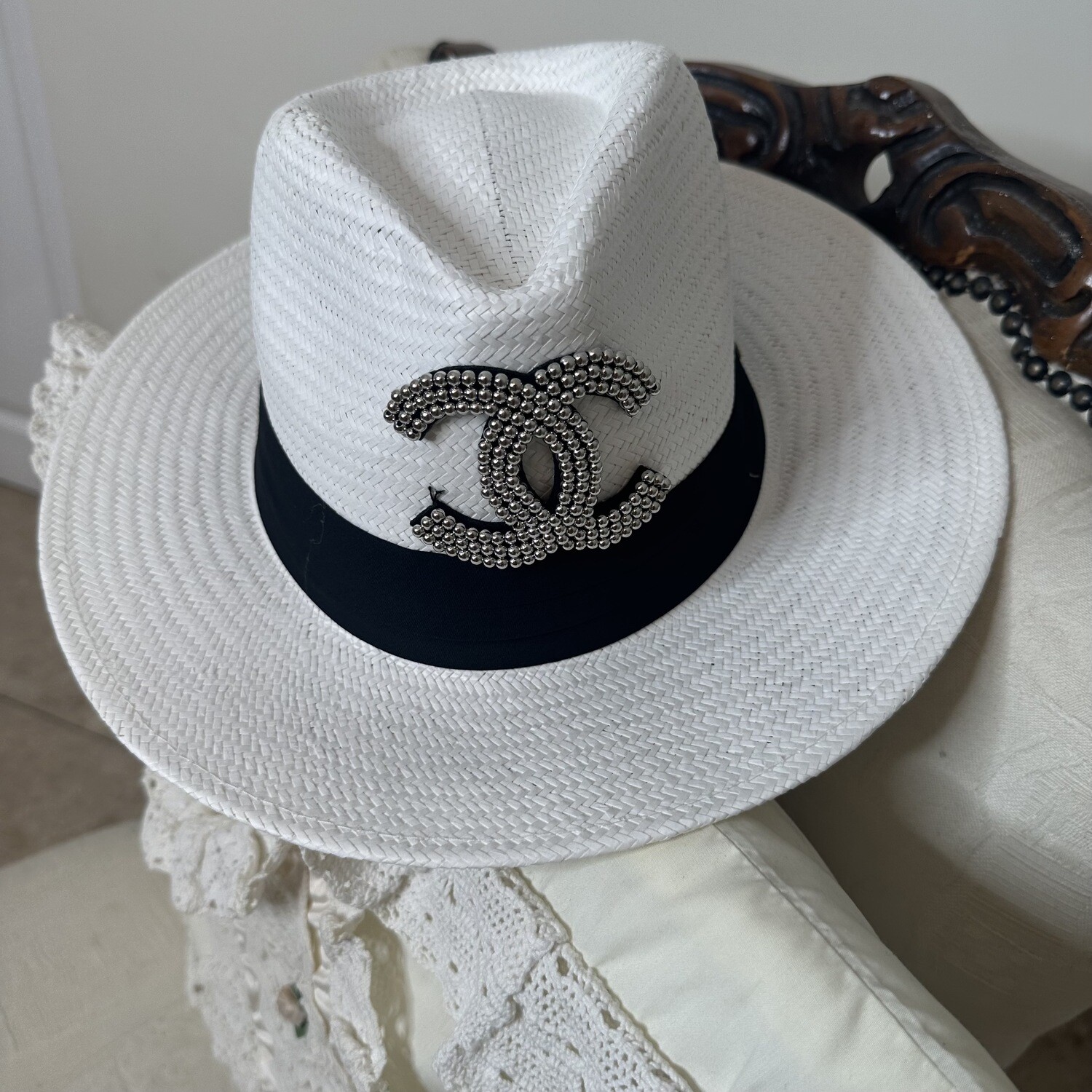 Fedora (white)