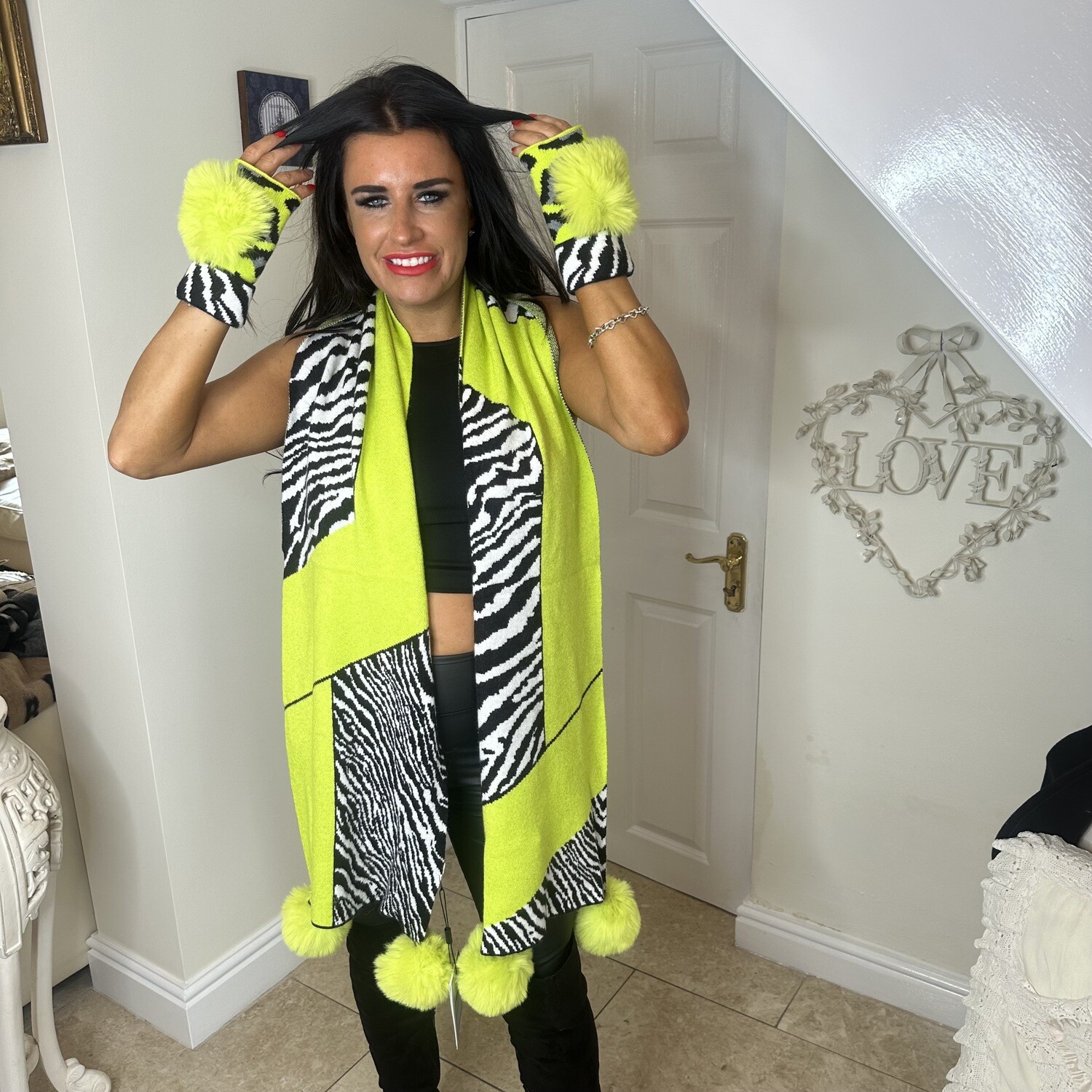 Quirky Scarf &amp; Glove (yellow)