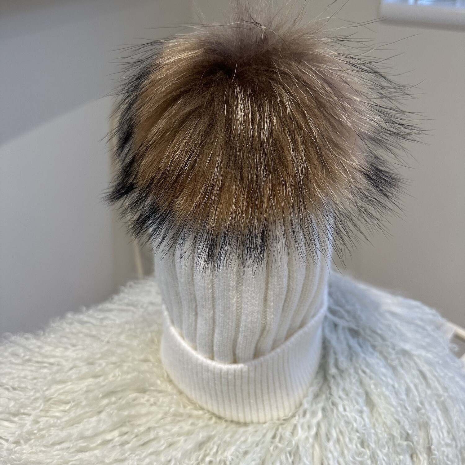 Extra Large Fur Pom Pom (winter white/racoon)