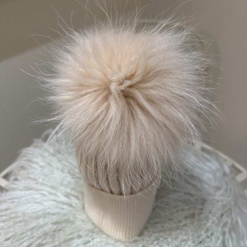 Extra Large Pom Pom Hat (beige)