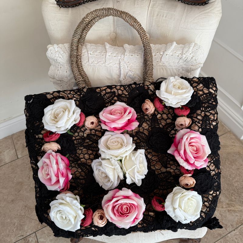 Roses (black)