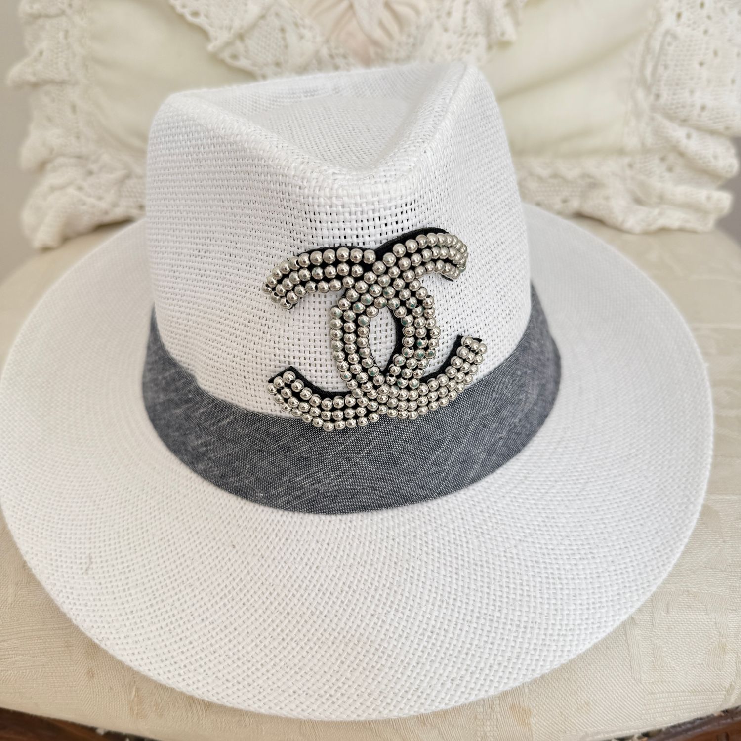 CC Fedora (white)