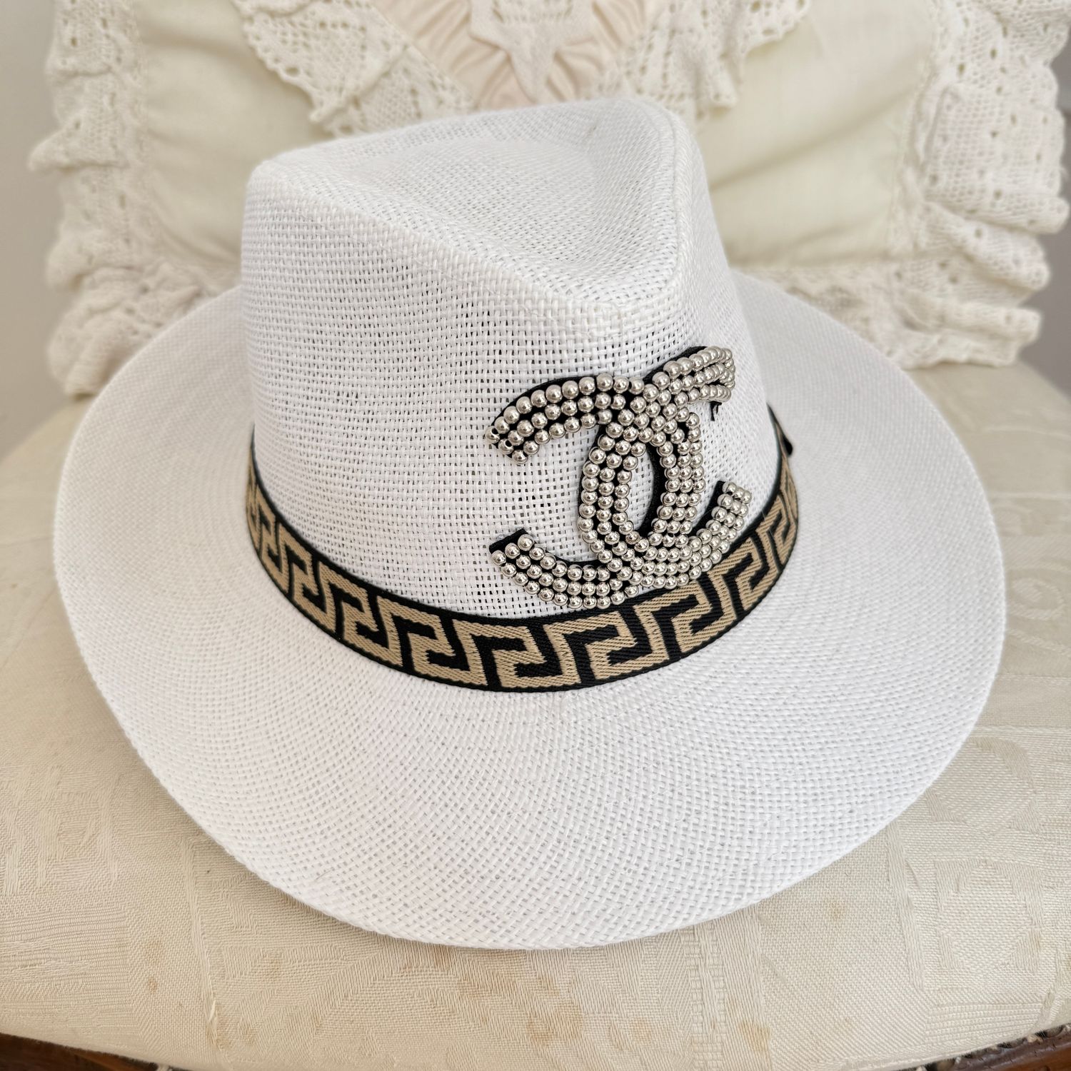 CC Fedora (white)