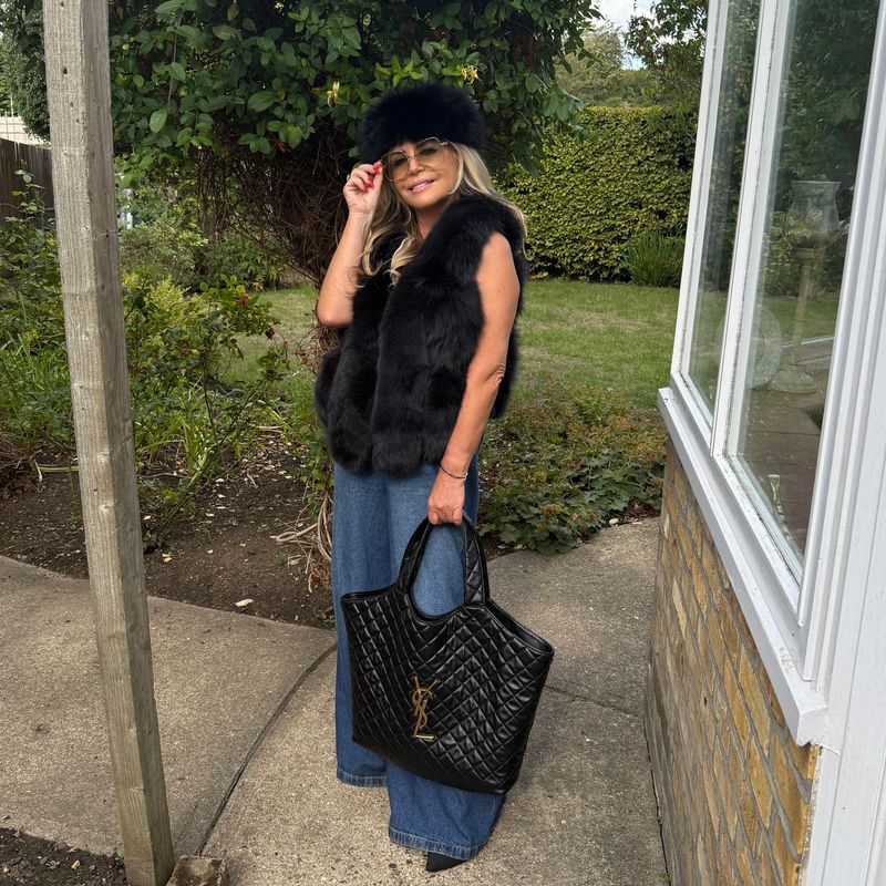 Fox Fur Gilet (black )