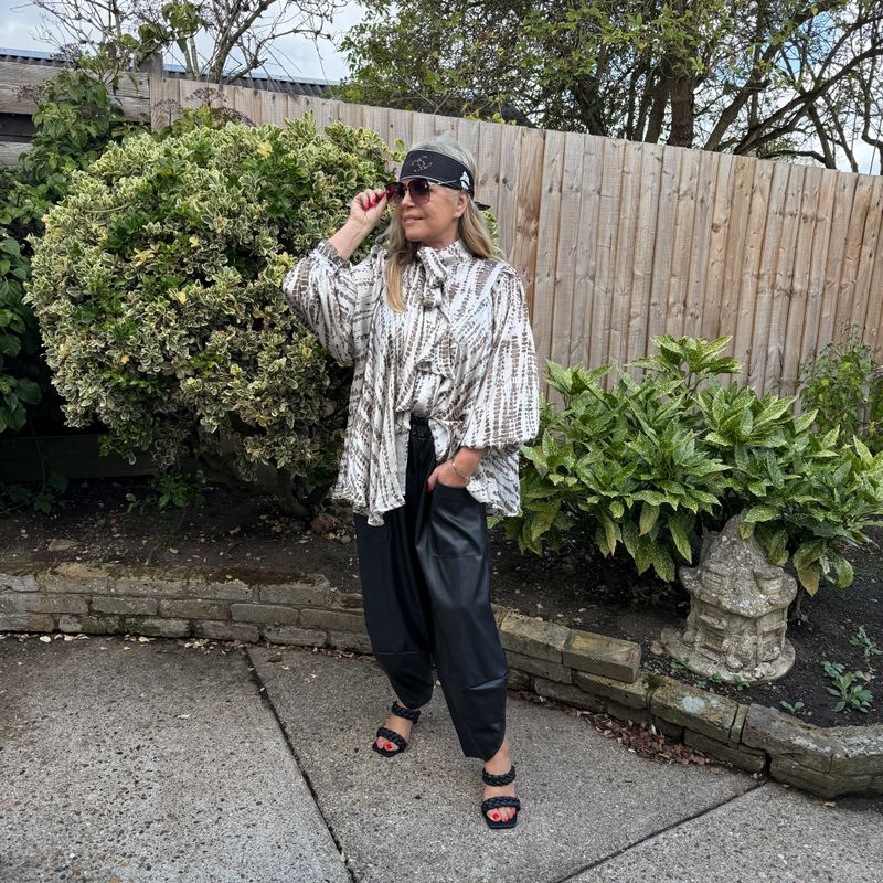 Elegant Batwing Shirt (beige)