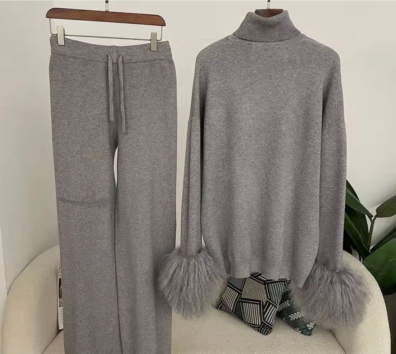 Mongolian Fur Lounge Set (light grey)