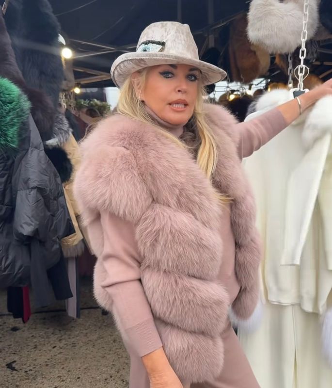 Fox Fur Gilet (nude)