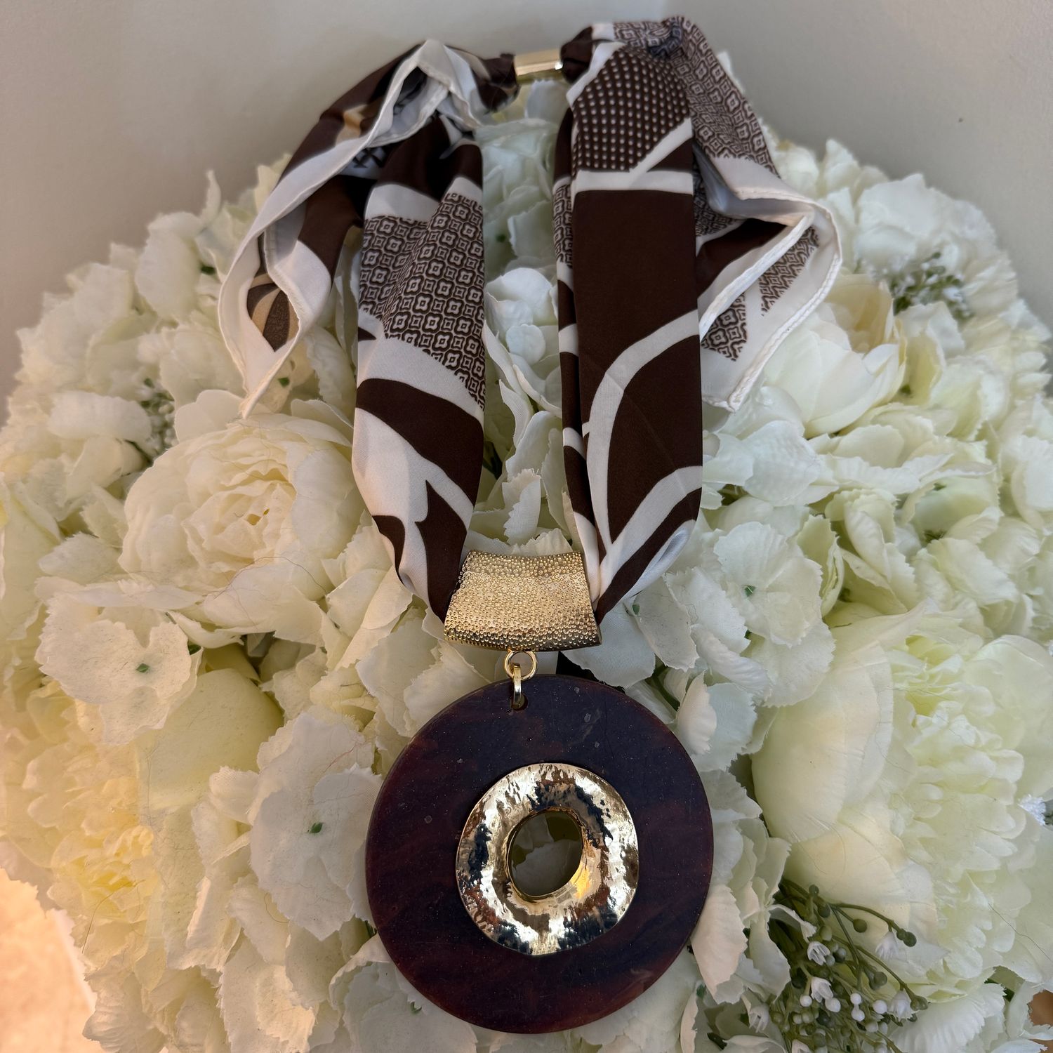 Elegant Necklace ( brown)