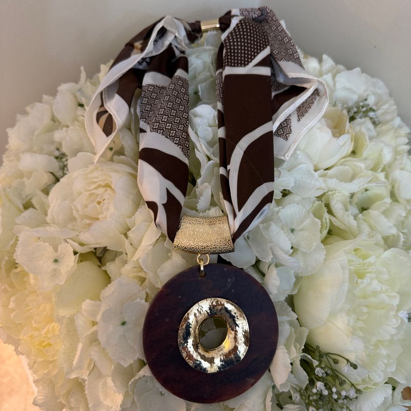 Elegant Necklace ( brown)