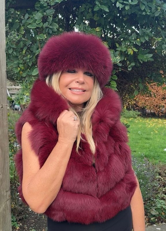 Fox Fur Hooded Gilet ( burgundy )