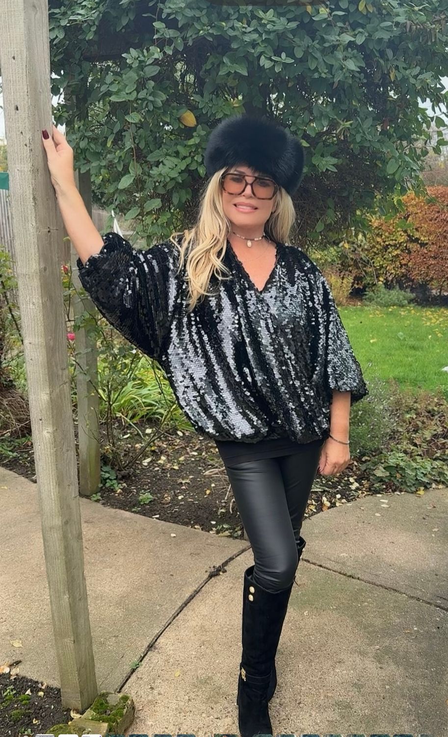 Heavy Sequin Batwing Top ( black )