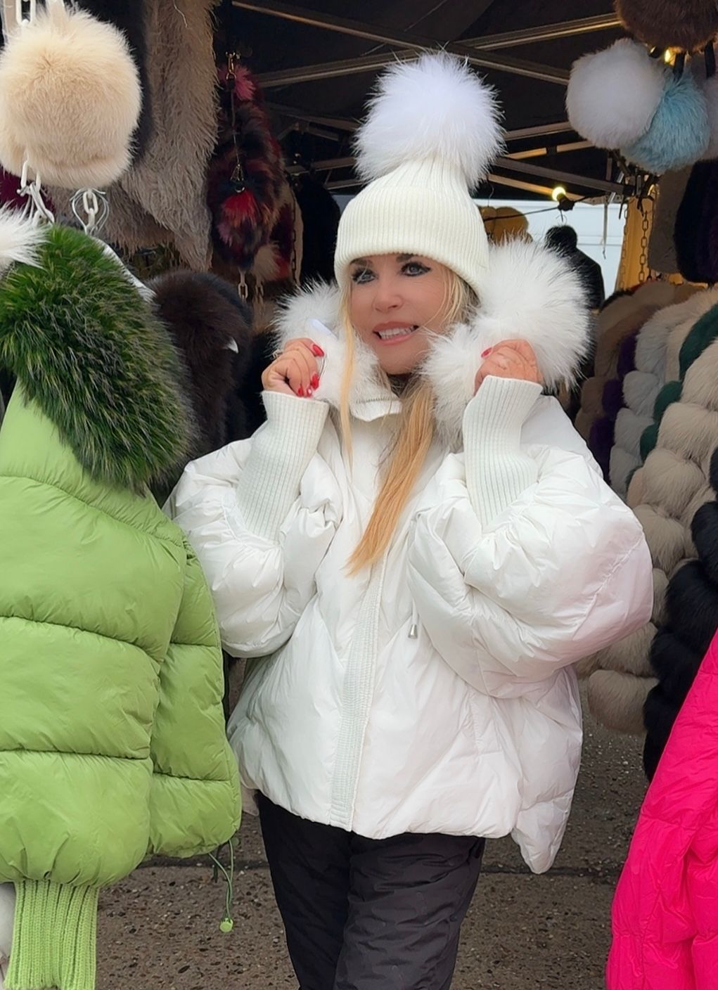 Raccoon &amp; Duck Down Batwing Puffer Jacket (white)