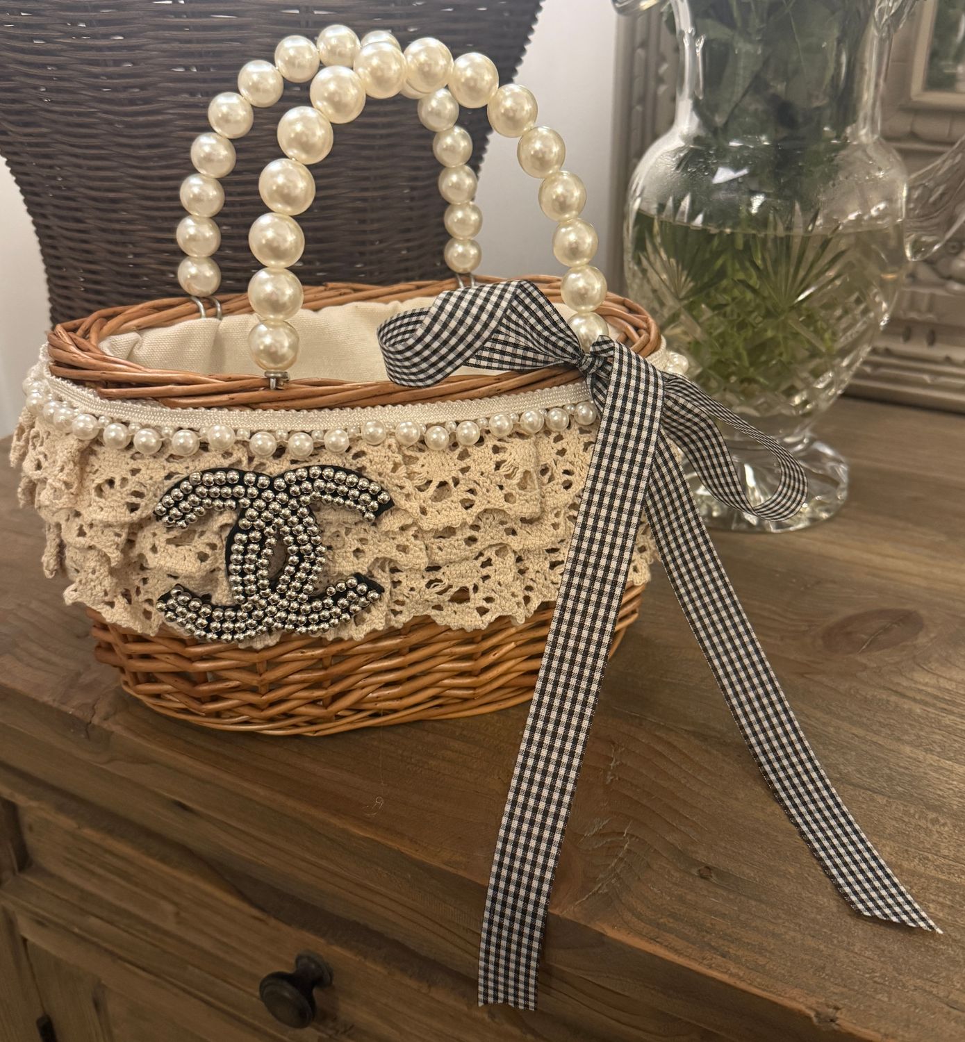 Pearl Handle Basket CC Detail