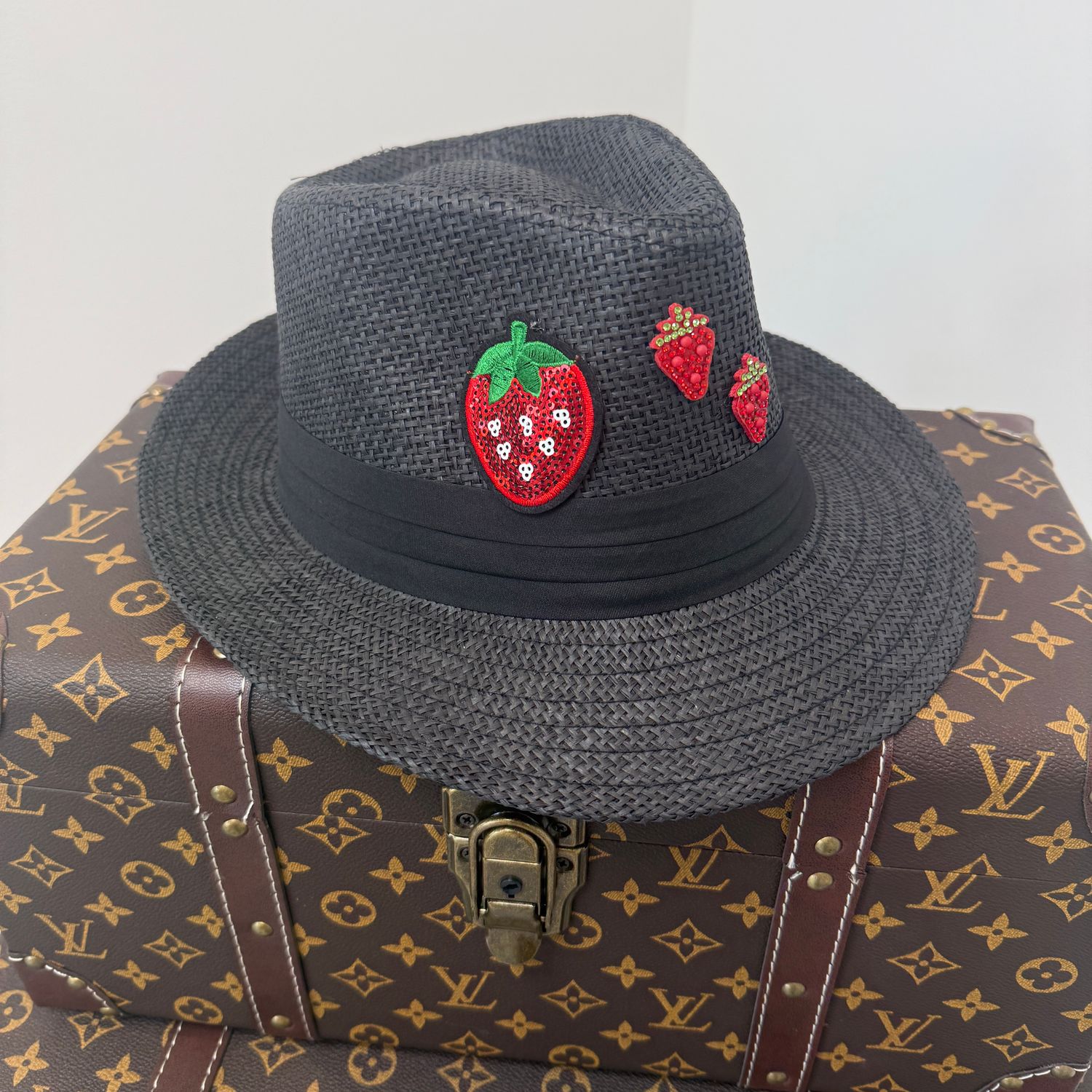 Strawberry Fedora ( black)
