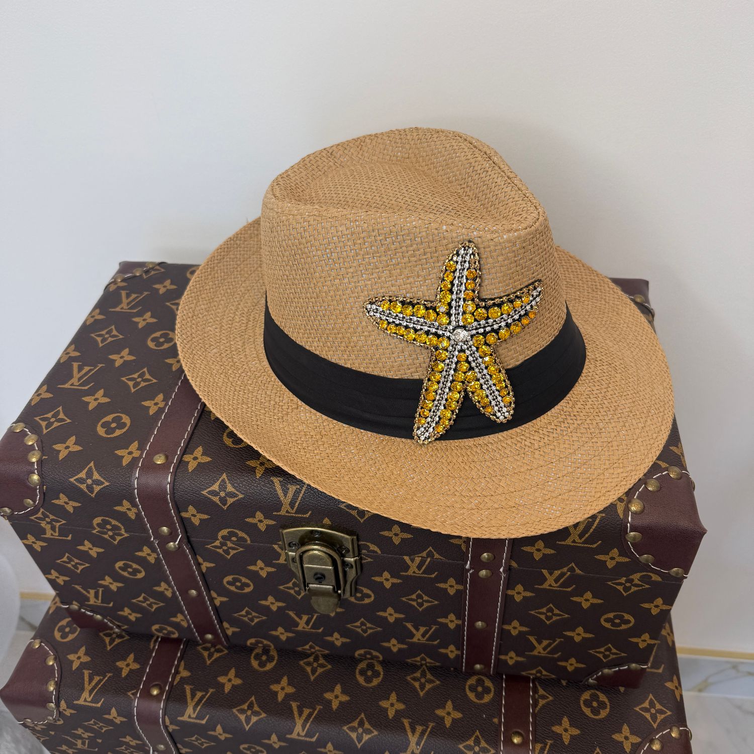 Fedora ( tan)