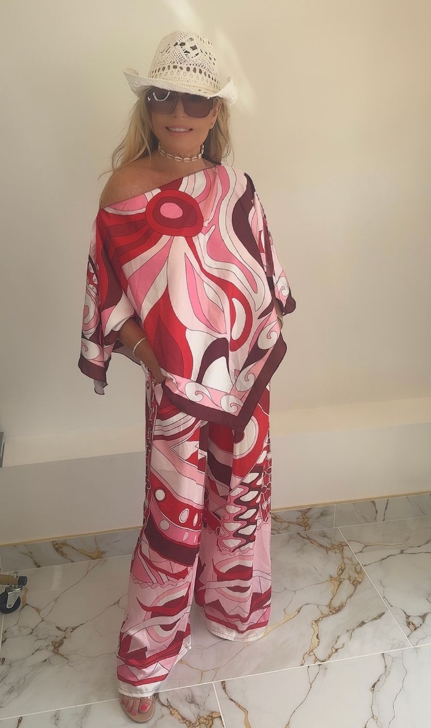 Patterned (red)