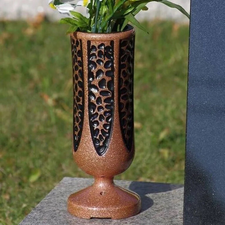 Crest Polymer Vase