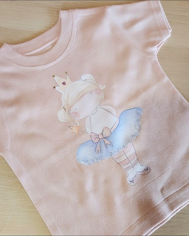 Market night princess illustration t shirt 