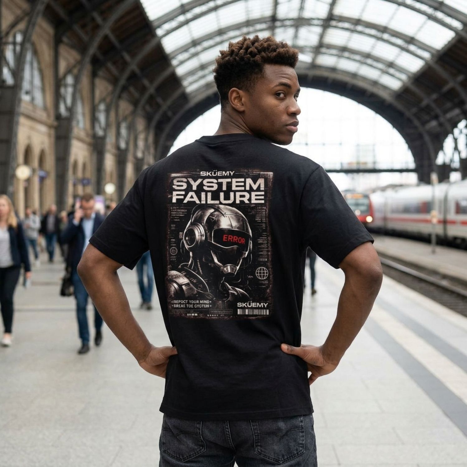 T-Shirt mit „System Failure“-Motiv – Cyberpunk-Roboter auf dem Rücken