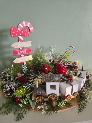 Christmas Arrangements and Decor