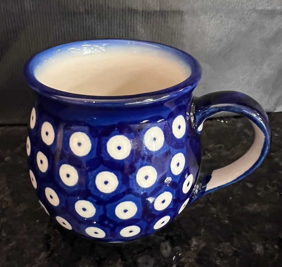 8oz small belly mug (dot to dot)