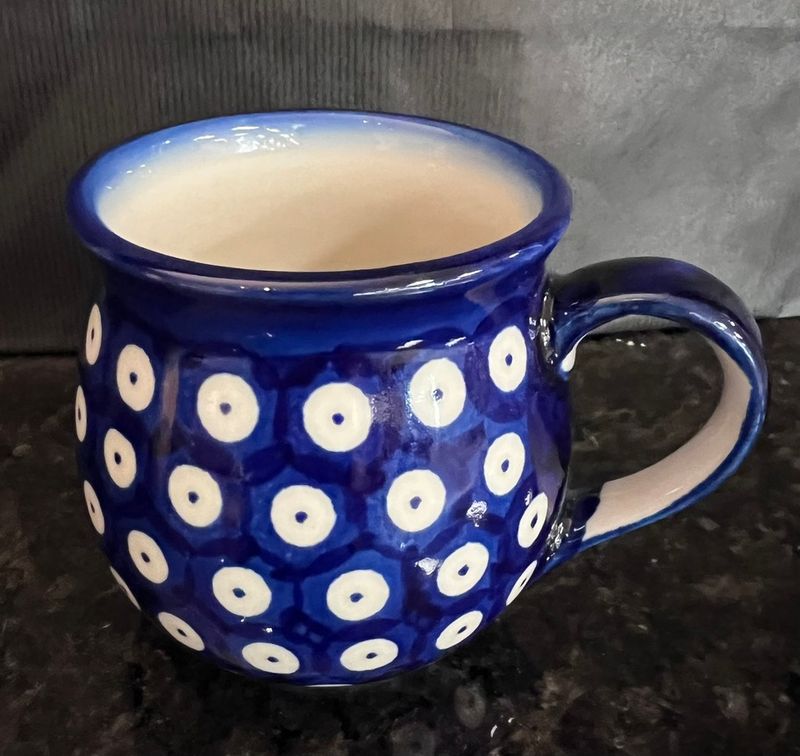 8oz small belly mug (dot to dot)