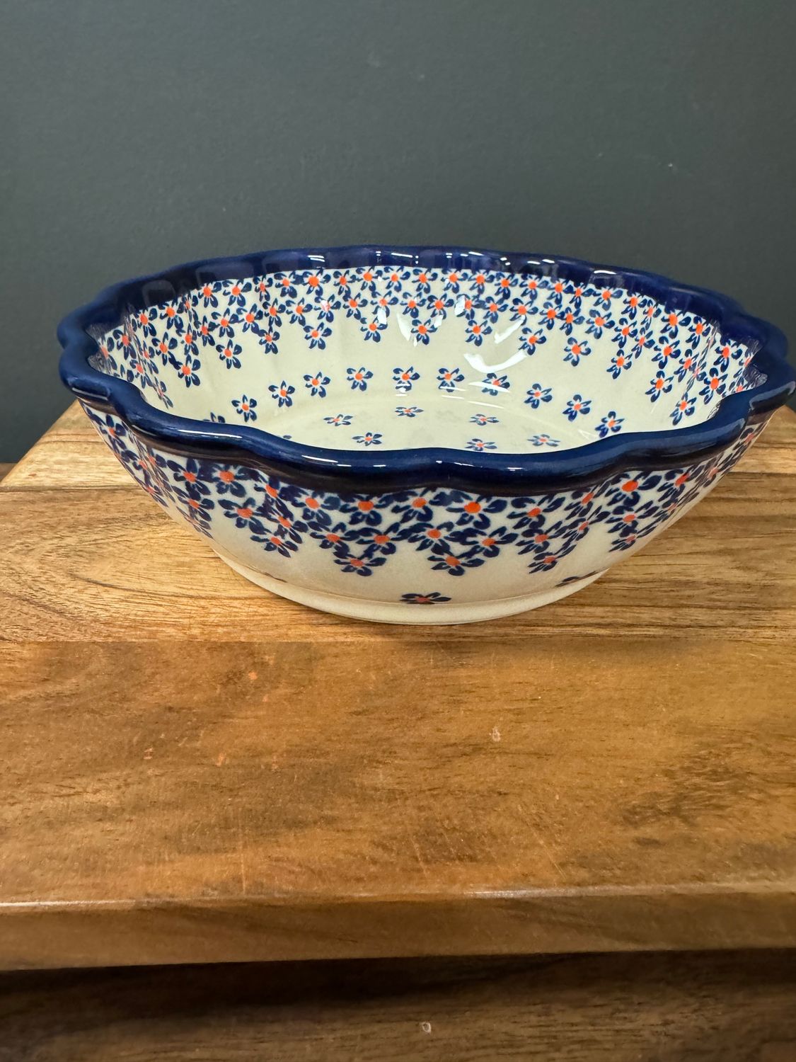 6.75" round bowl (floral spray)
