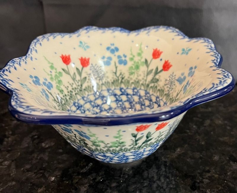 Small Fancy Bowl - scalloped edge - A80 Misc