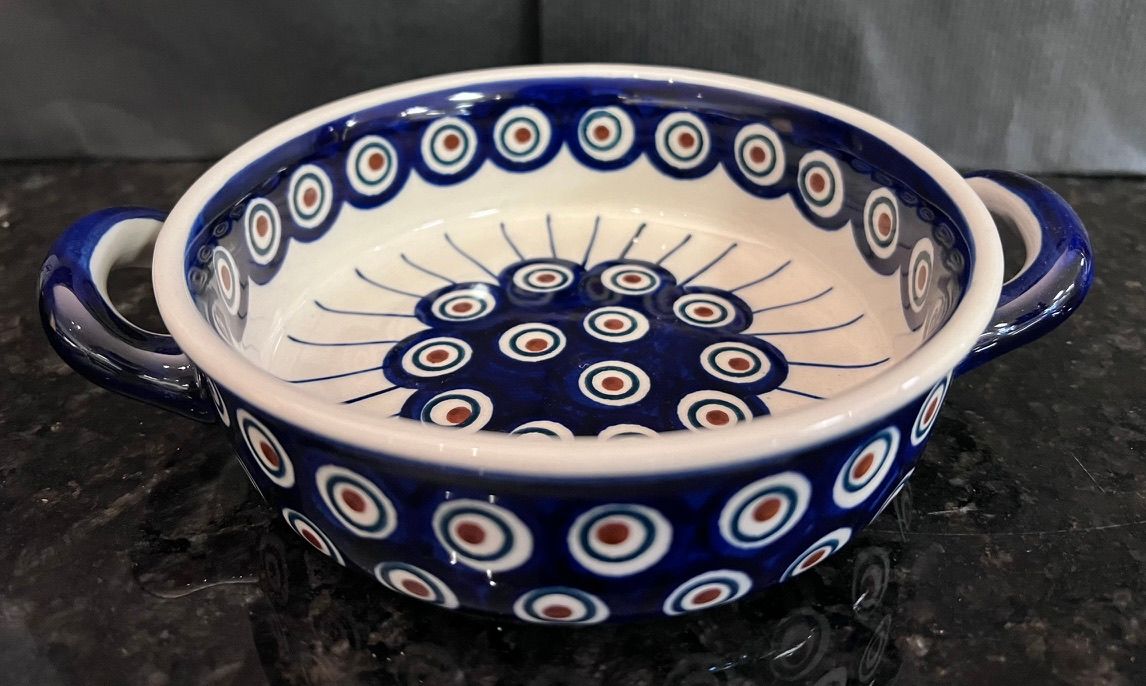 small round casserole (peacock in line)