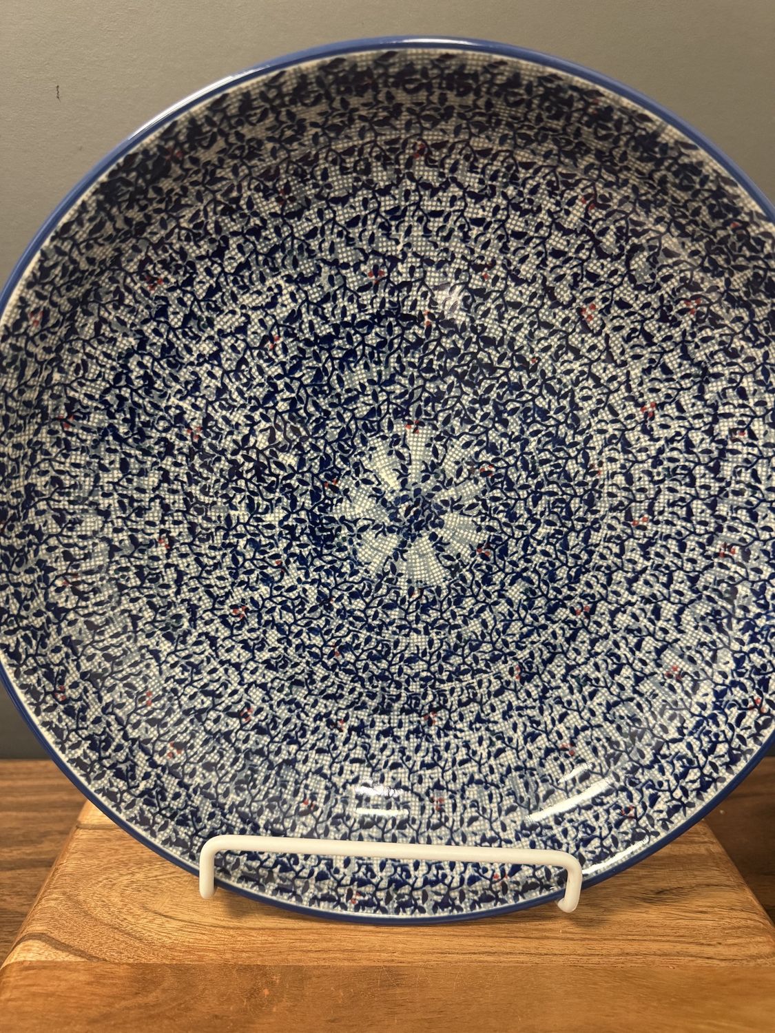 11.75" round shallow salad bowl
