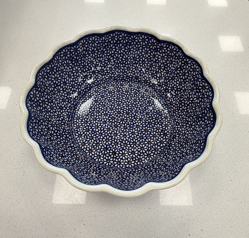 9.5" deep scalloped bowl (ditsy daisies)