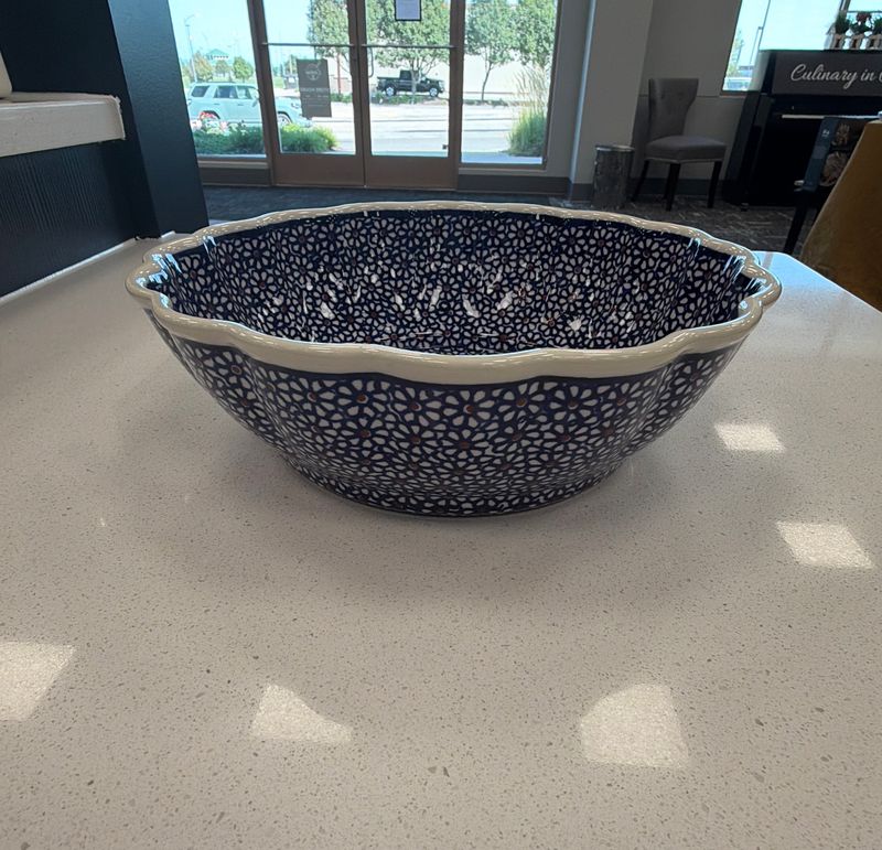 9.5" deep scalloped bowl (ditsy daisies)