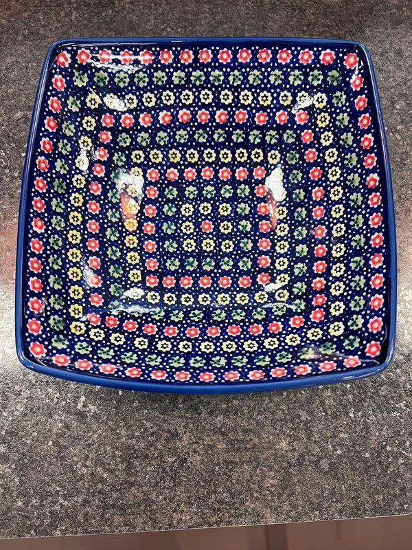 7.75" med square nut bowl (rings of flowers)