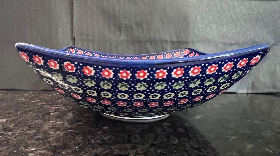 7.75" med square nut bowl (rings of flowers)