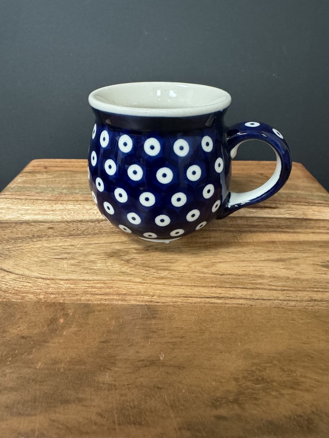 10oz med belly mug (dot to dot)