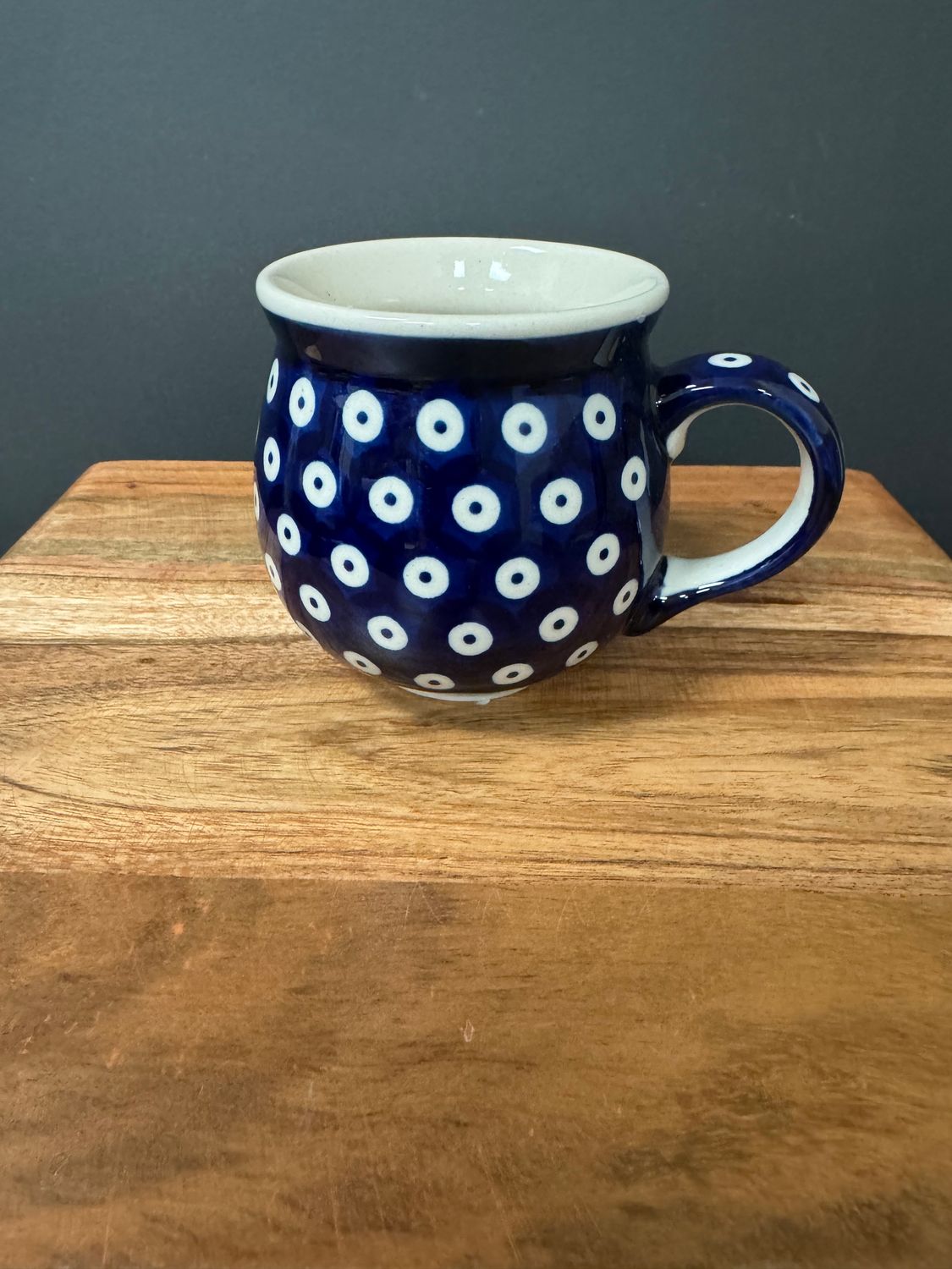 10oz med belly mug (dot to dot)