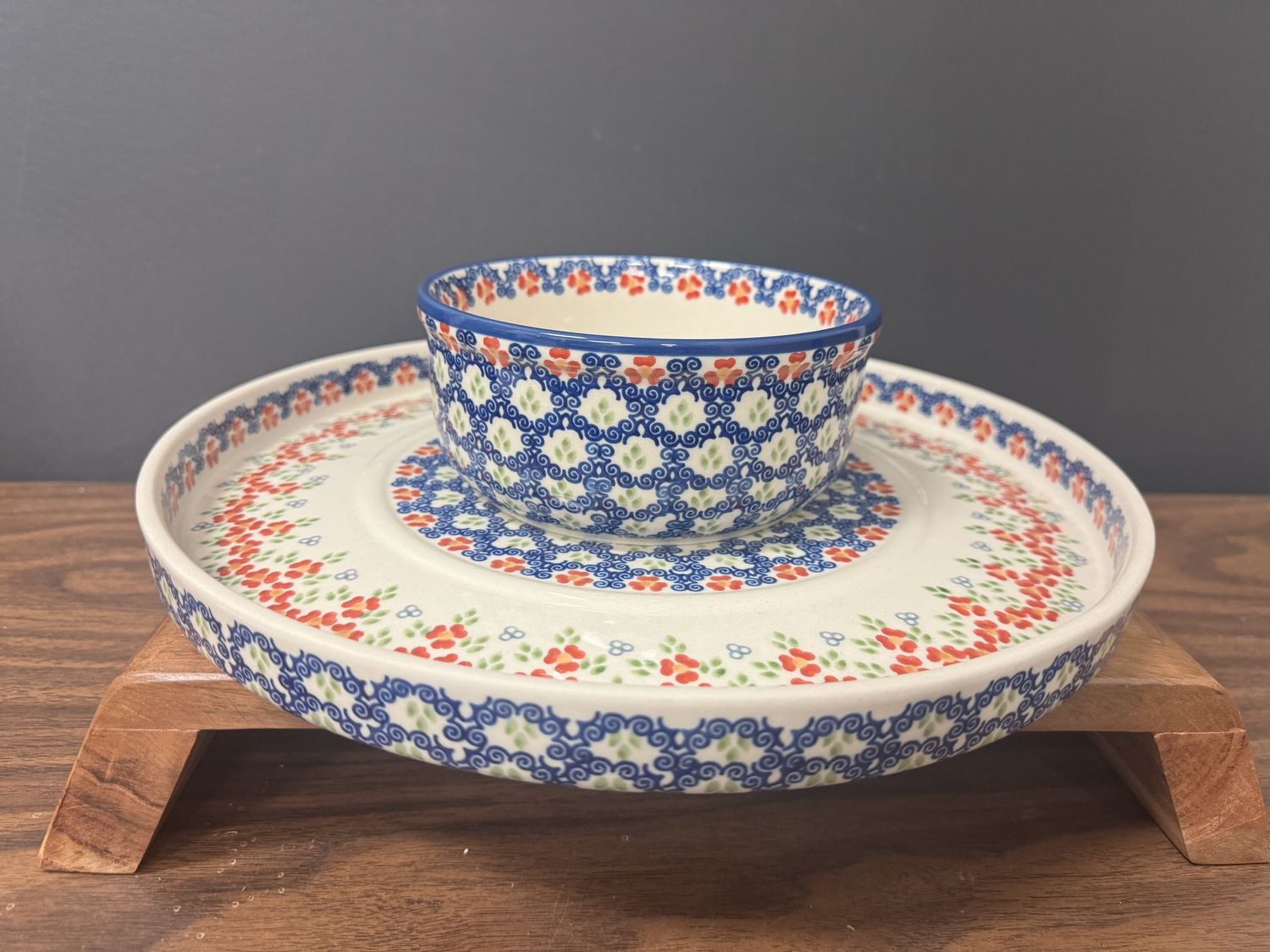 12.75in round chip&dip platter (ring around the rosie) 12.75in round chip&dip platter (ring around the rosie)